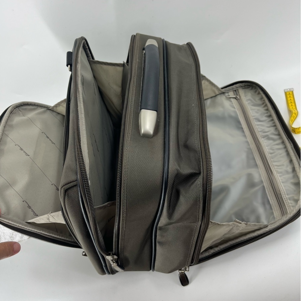 Eddie Bauer Customer Computer Bag - Picture 6 of 11